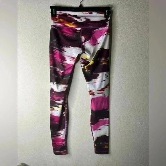 Lululemon Wunder Under Pigment Wind Berry Rumble Multi size 6 - Picture 3 of 4
